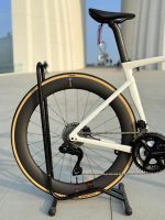 دوچرخه کورسی برند S-WORKS-مدل TARMAC SL7 با رنگ کاستوم لیمیتید سفید با رگه های طلایی - Image 4