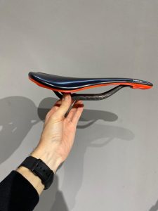 زین دوچرخه برند فابریک مدل فلت ریل کربن / Fabric Flat Carbon Rail Bicycle Saddle دست دوم