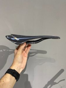 زین دوچرخه کامل کربن-Selle Route Carbone complète –  (دست دوم در حد)